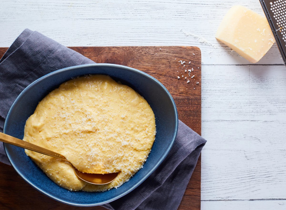 Mangia Bedda lihtne ahjus küpsetatud kreemjas polenta retsept