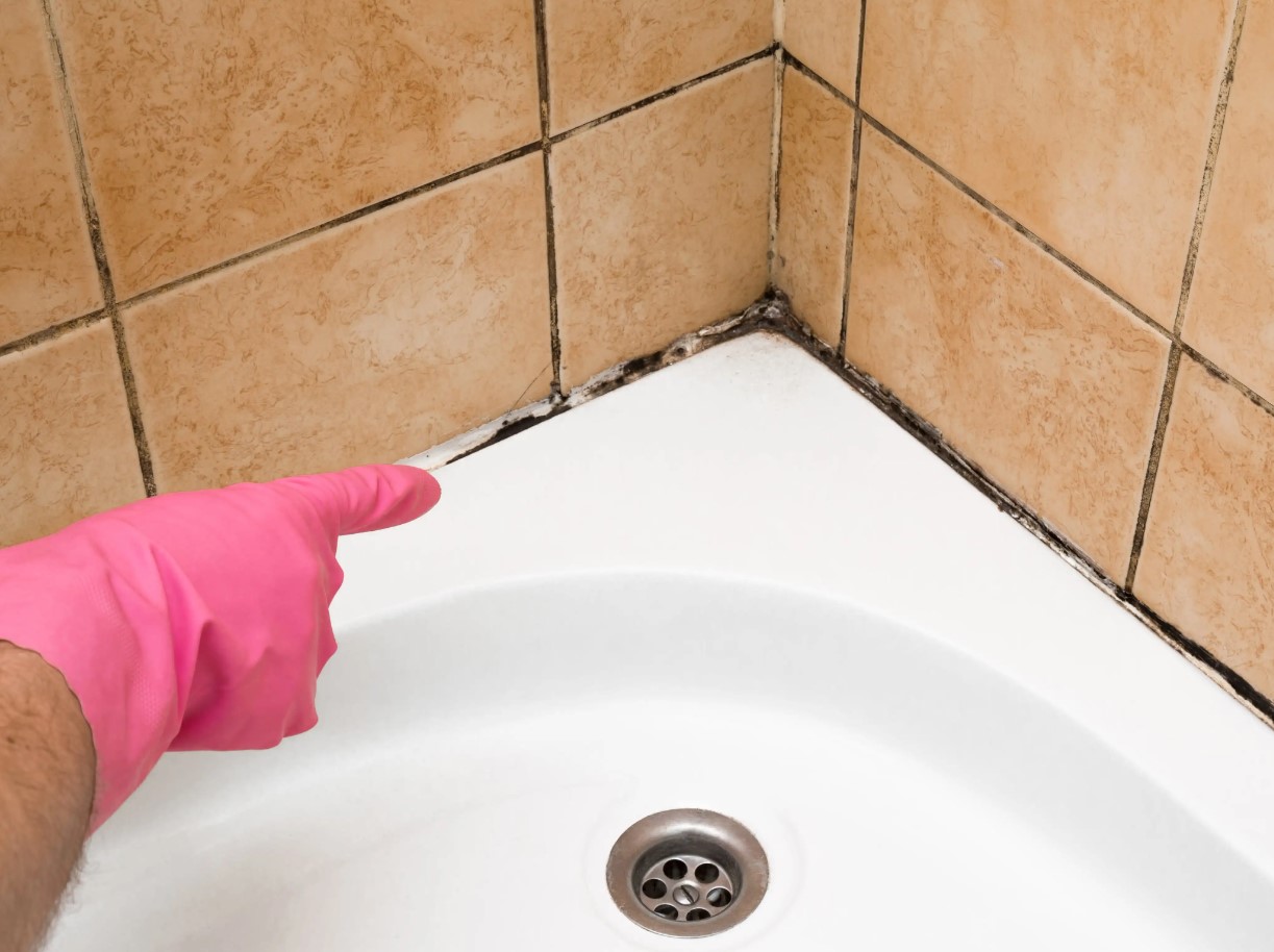 Mustad laigud silikoonil kaovad ühe ööga: ainus, mis tõesti toimib