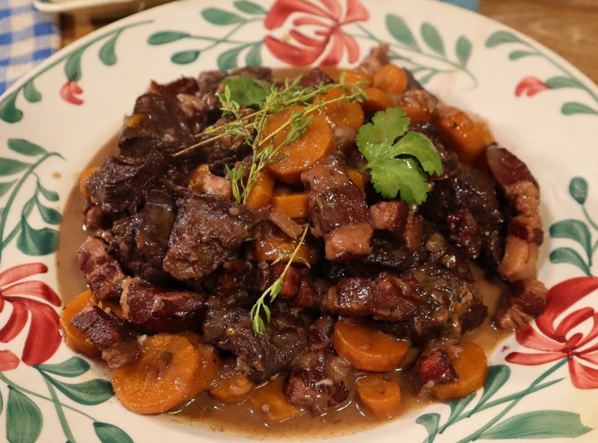 Provence taldrikul: aeglane hautis Daube de Boeuf à la Provençale talviseks mugavuseks