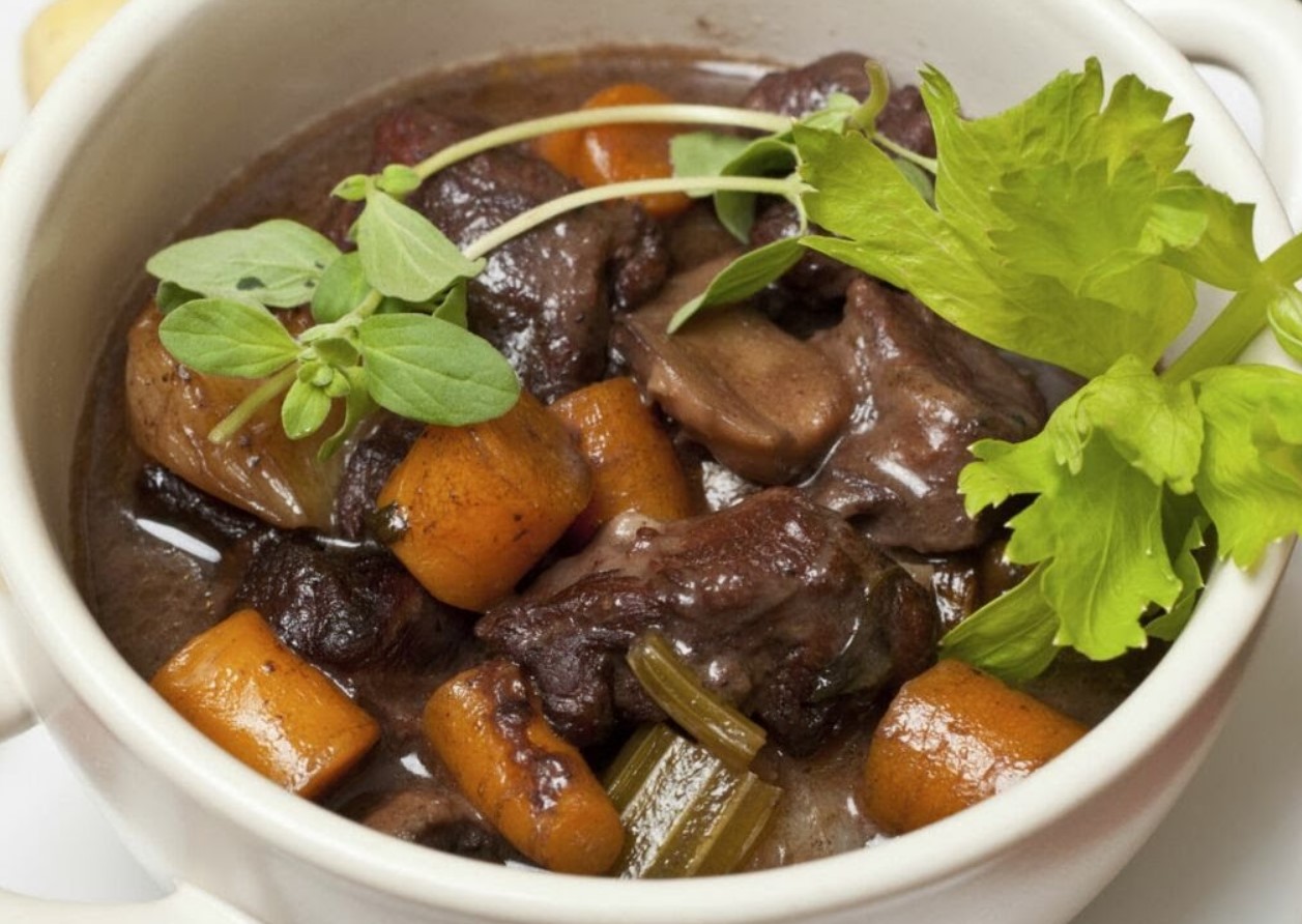 Provence taldrikul: aeglane hautis Daube de Boeuf à la Provençale talviseks mugavuseks