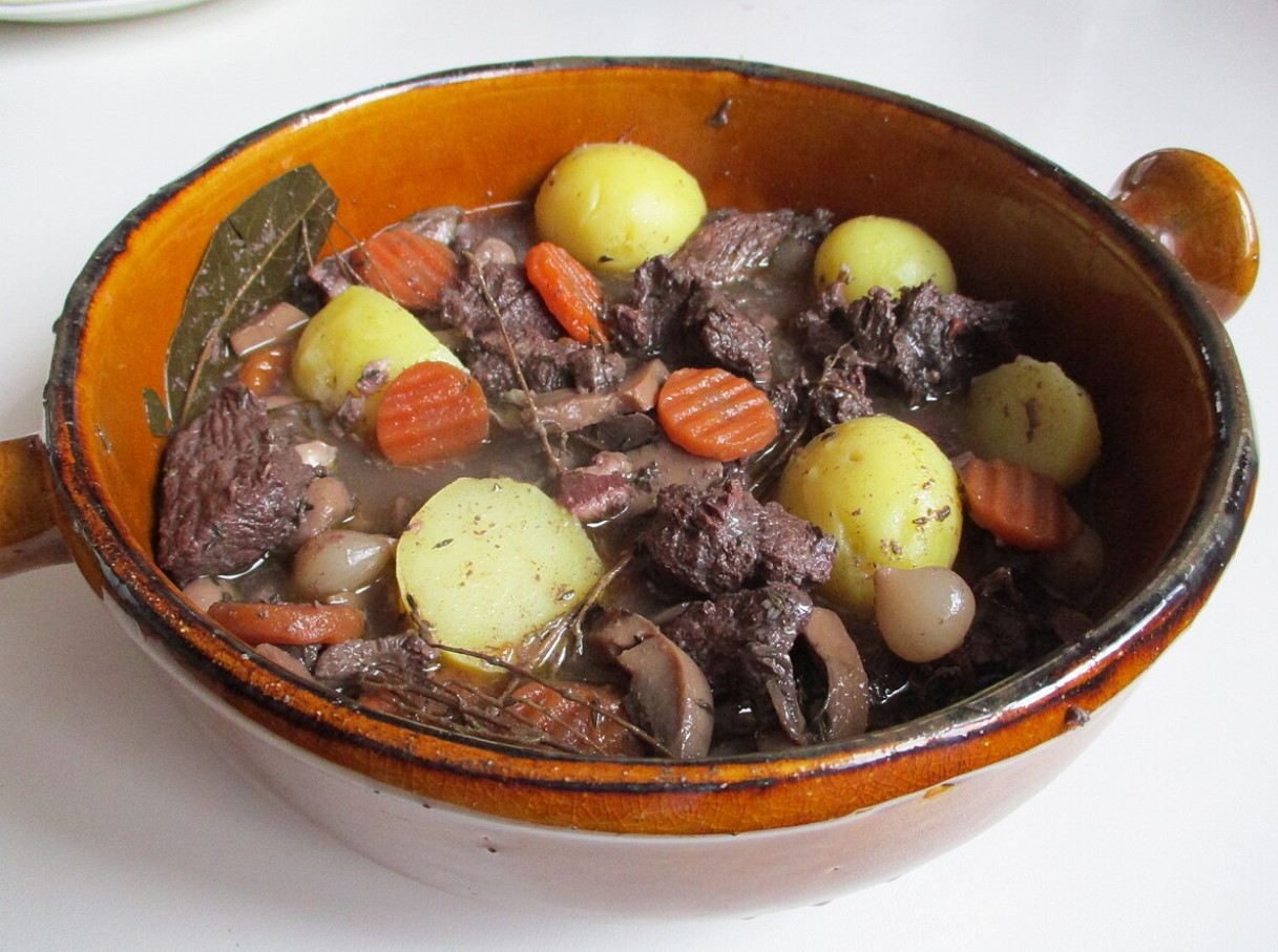 Provence taldrikul: aeglane hautis Daube de Boeuf à la Provençale talviseks mugavuseks