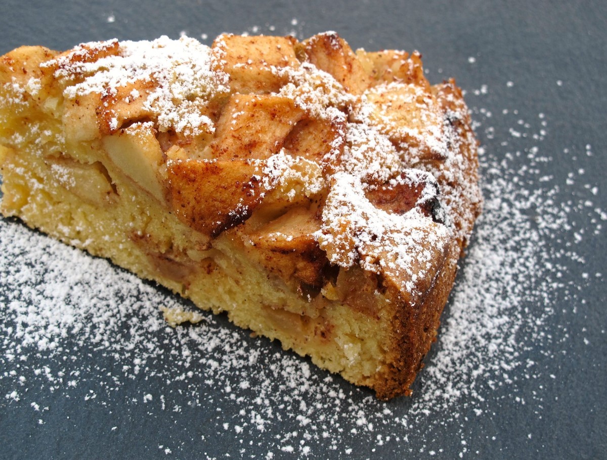 Skandinaavia mugavuse saladus: Eplekake – õhuline õunakook, millel on võid ja kaneeli lõhn