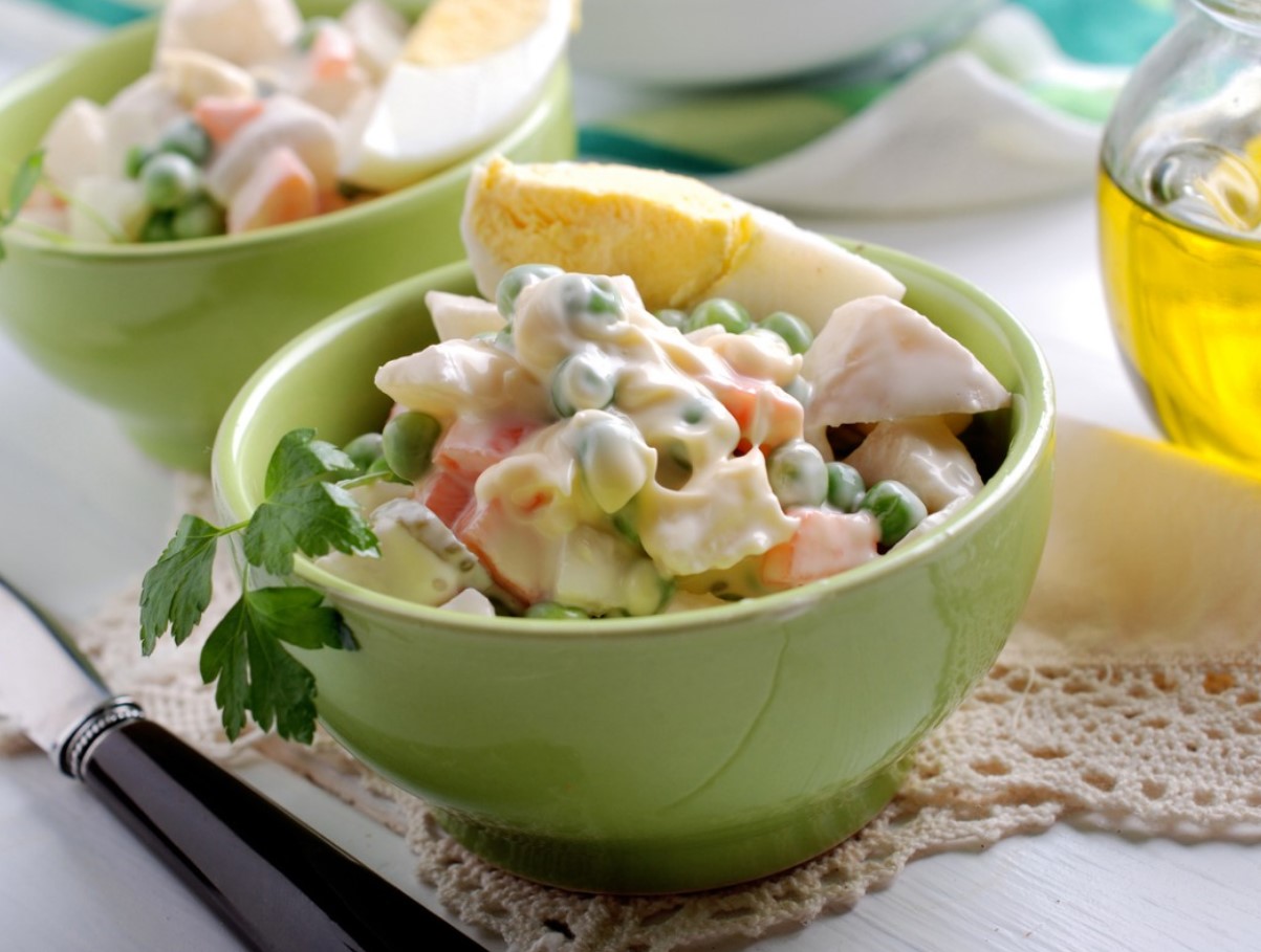 Vene salatiga täidetud Prosciutto Cotto rullid