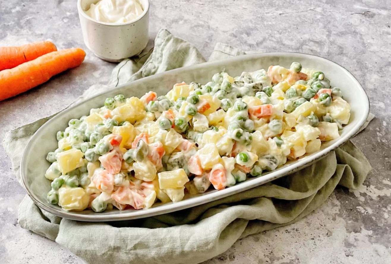 Vene salatiga täidetud Prosciutto Cotto rullid