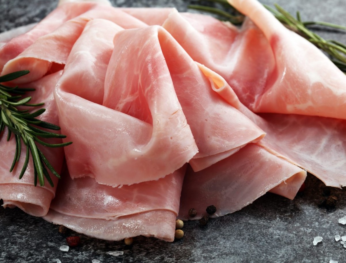 Vene salatiga täidetud Prosciutto Cotto rullid