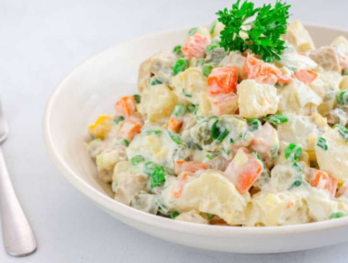 Vene salatiga täidetud Prosciutto Cotto rullid