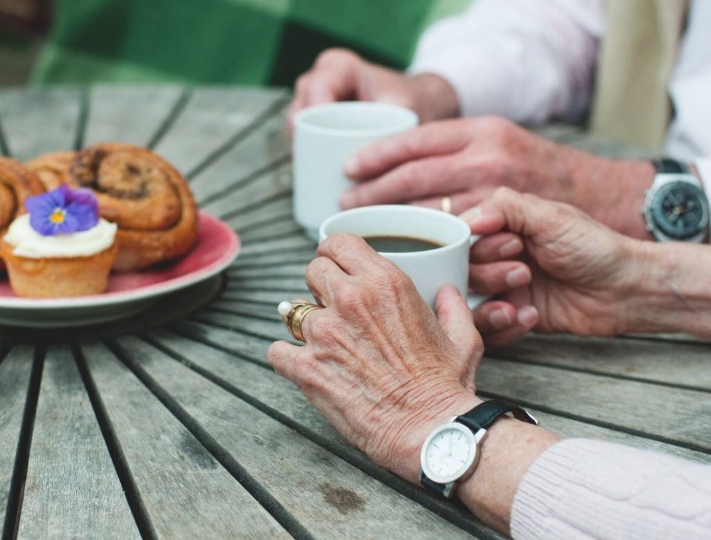 Kaks või kolm tassi? Kuidas kohandada kohvi tarbimist hüpertensiooni korral, et mitte kaotada und ega kahjustada veresooni.