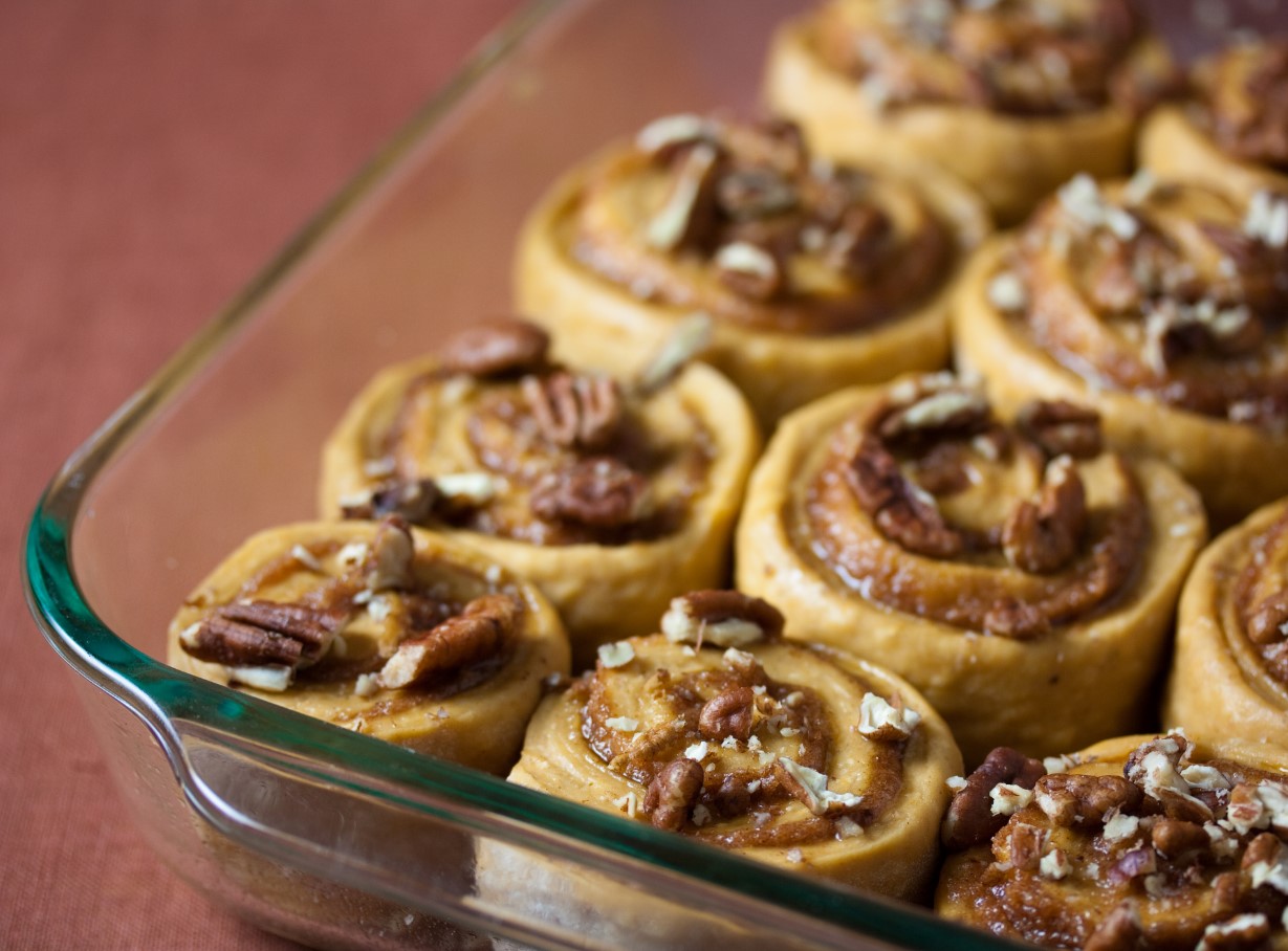 Kõrvitsa kanelboller: mõnus jõuludeks küpsetatud saiake