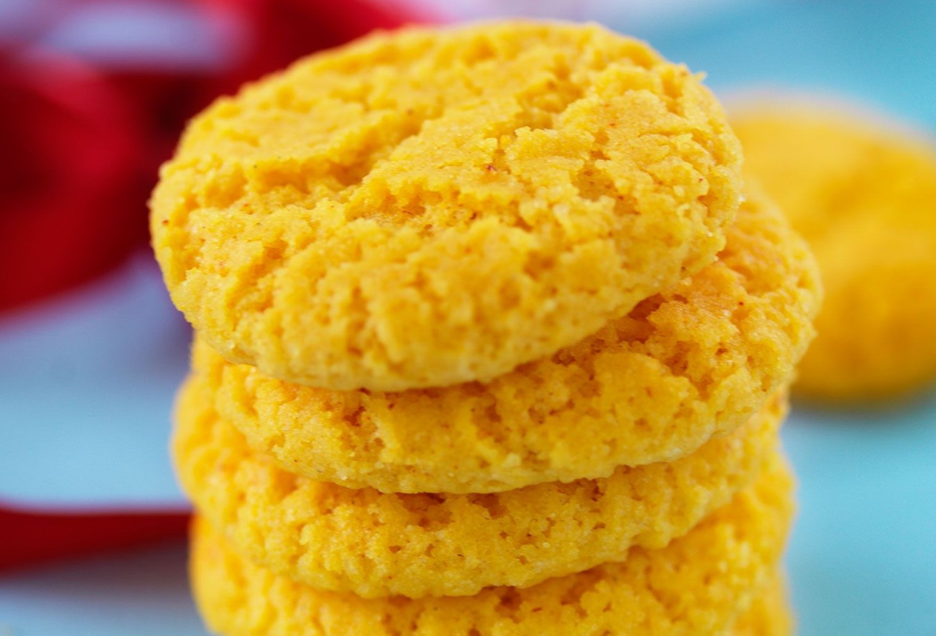 Saffransdrömmar, „safranidreamid” Rootsist: särav talve- ja jõulumaik