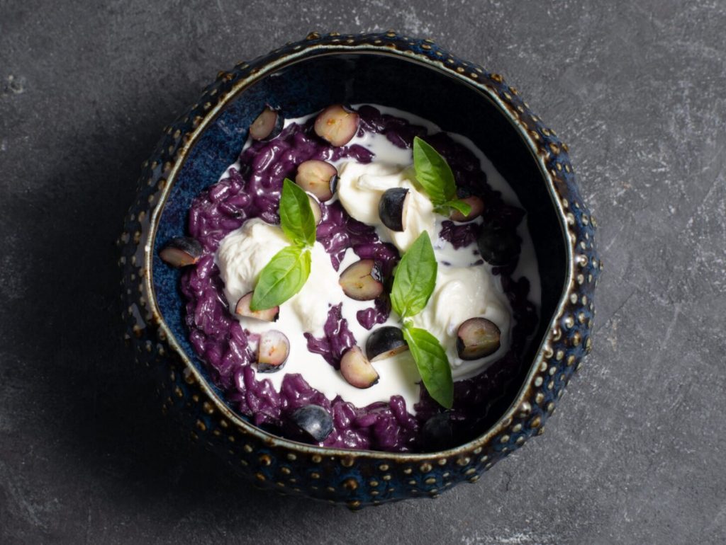 Stracciatella veiniploomidega: dessert, mis avab pidustused