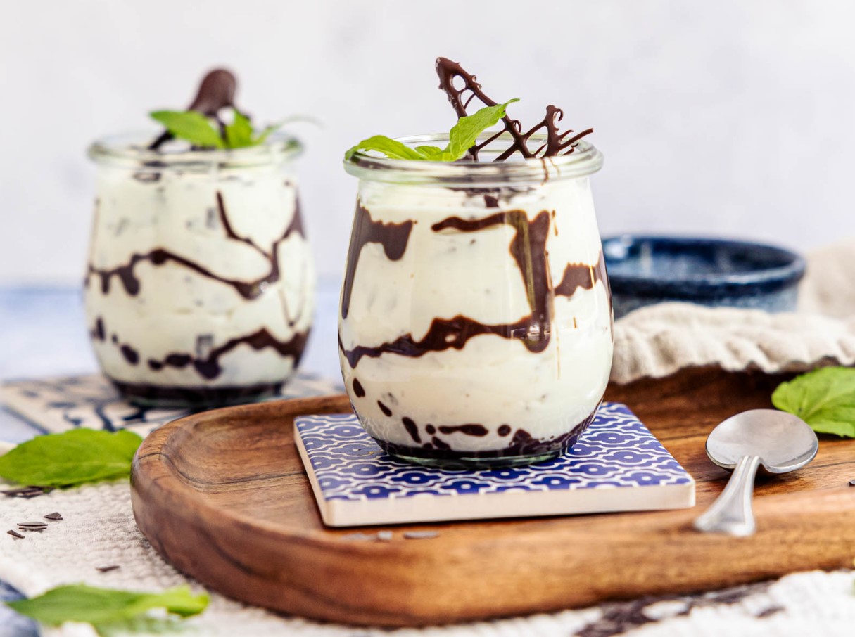 Stracciatella veiniploomidega: dessert, mis avab pidustused