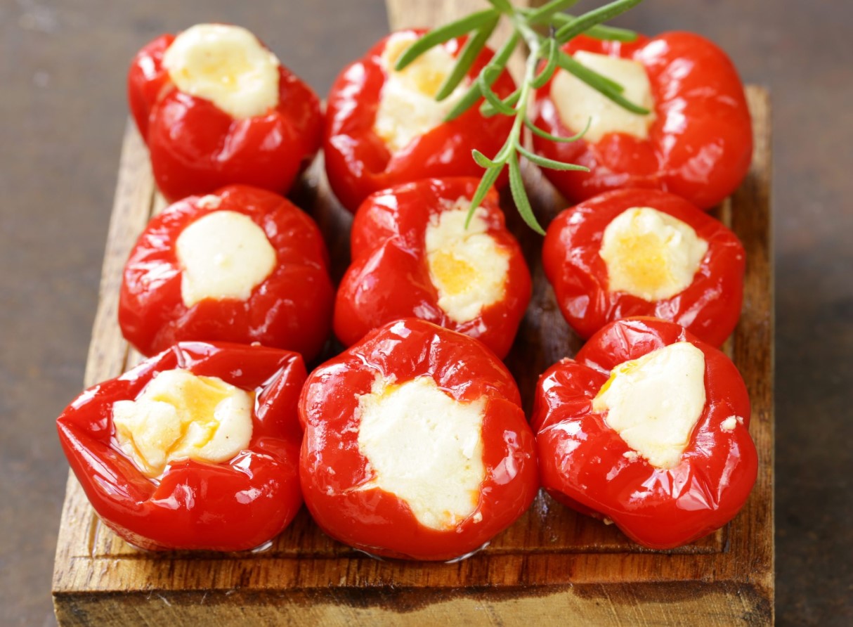 Värskest juustust täidetud gratineeritud tšilli – ideaalne suupiste või tapas