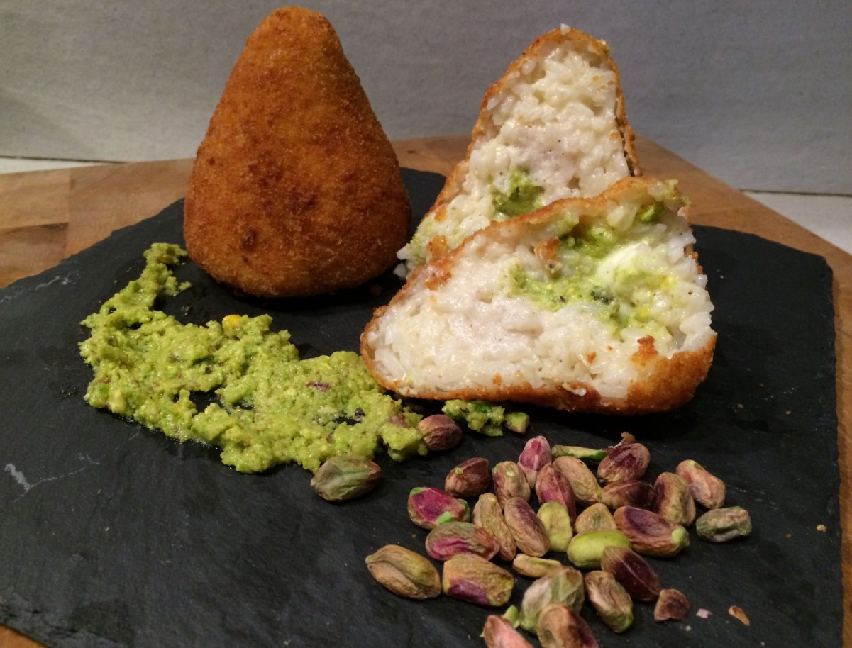 Üks amps ja sa oled Taorminas – pistaatsia-arancini, mida toidublogijad jumaldavad