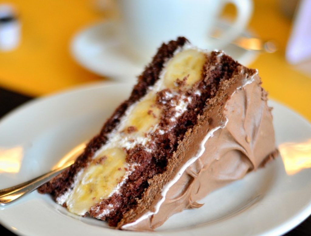 Magus banaanikook, mis sulab suus nagu täidisega saiake.