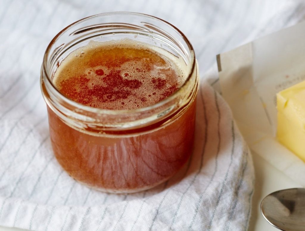 Prantslased nimetavad seda ühekomponentset kastet. Sellel on pähklimaitse, seda võib leivale määrida ja juustukooki lisada.