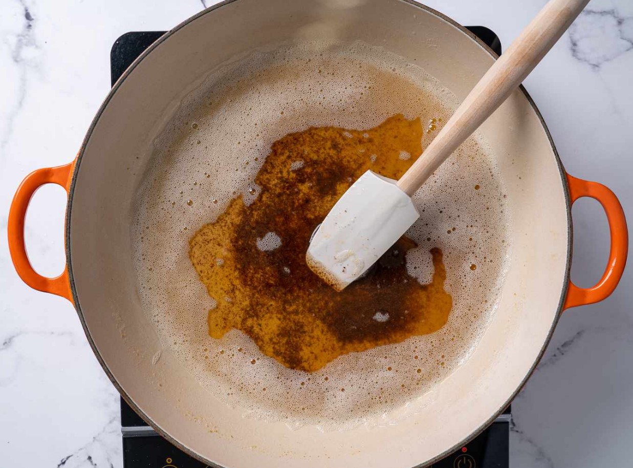 Prantslased nimetavad seda ühekomponentset kastet. Sellel on pähklimaitse, seda võib leivale määrida ja juustukooki lisada.