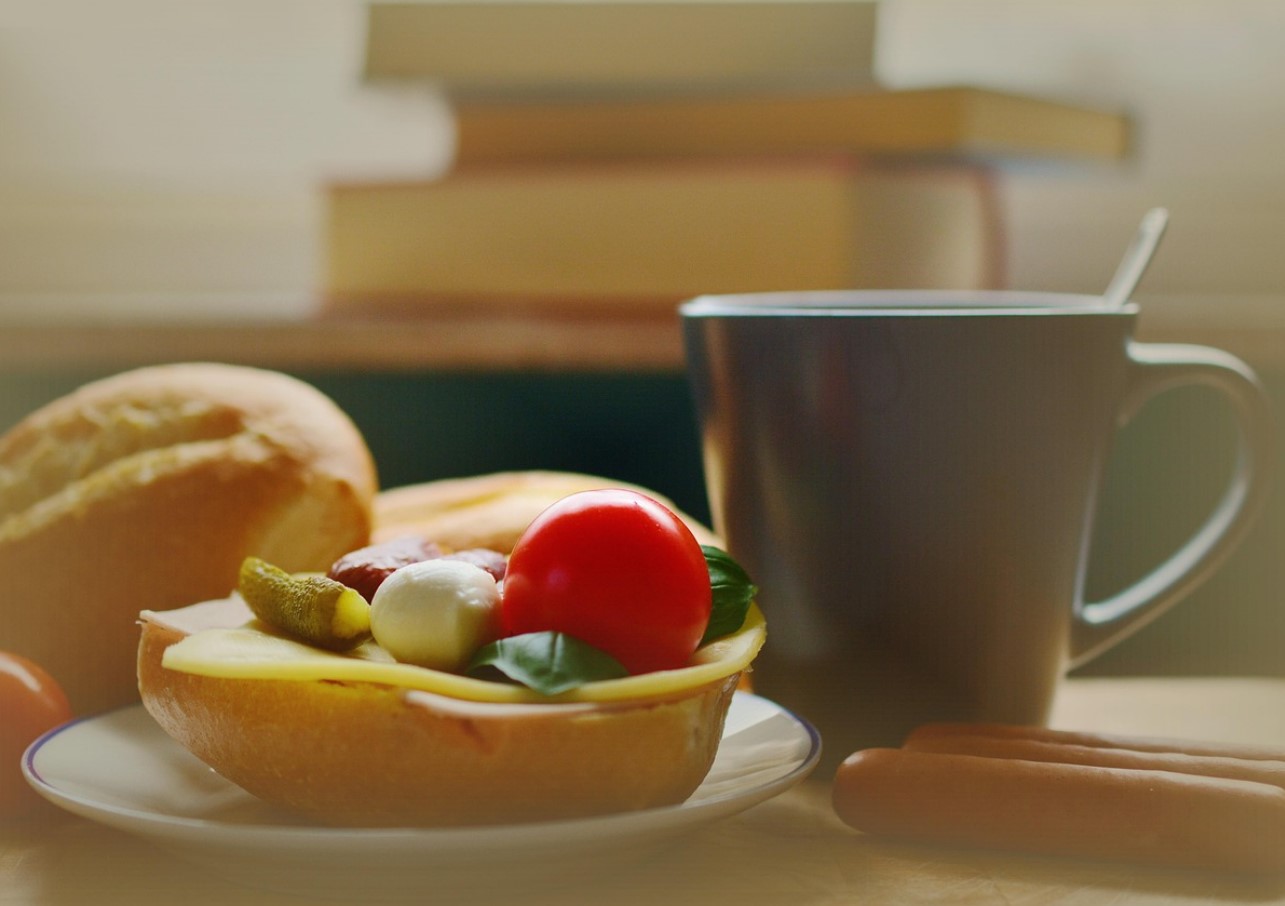 Millal tuleb hommikusööki süüa, et kiirendada ainevahetust: „kuldse tunni” reegel