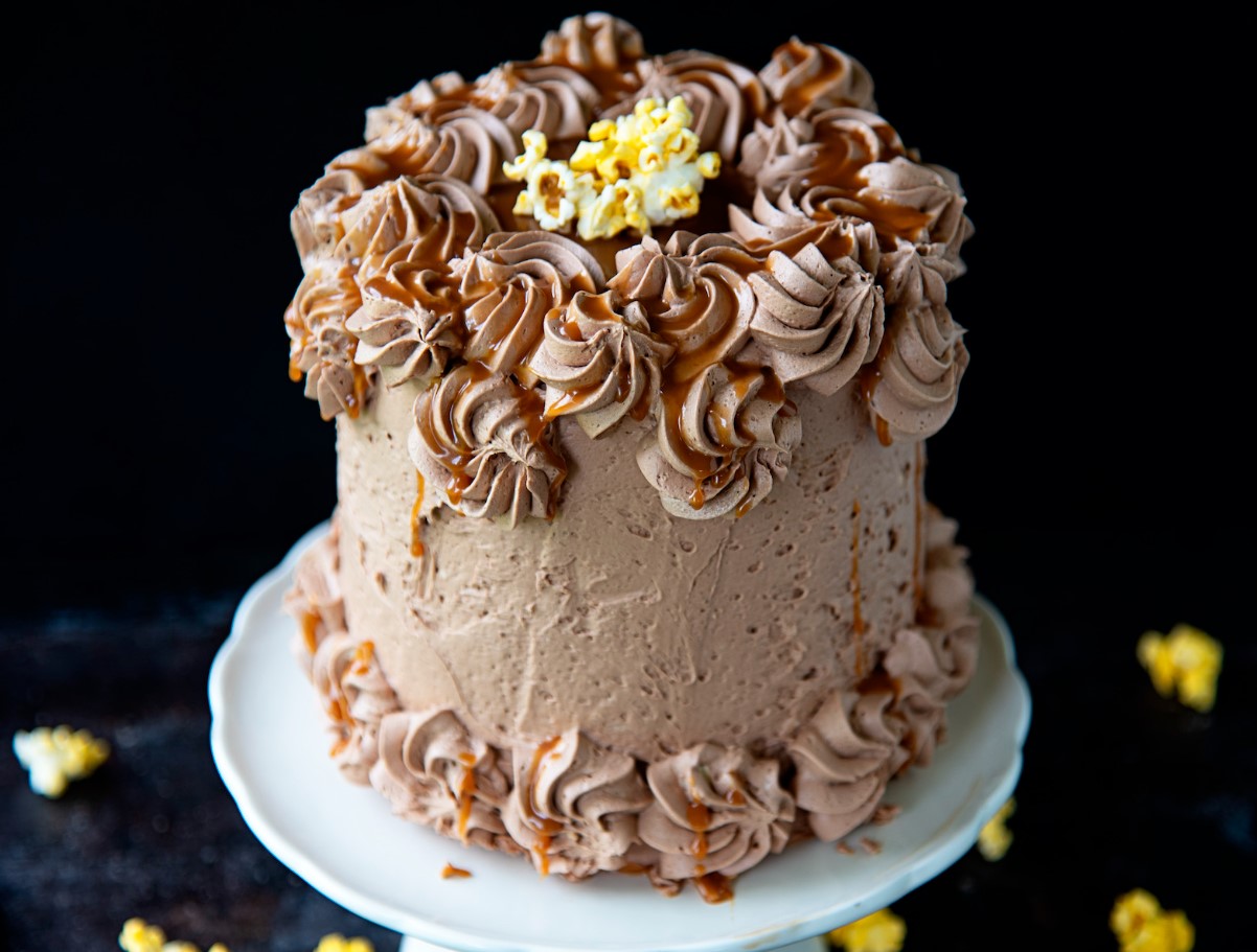 Ideaalne laste sünnipäevaks: šokolaad ja popkorn ühendatud ühes suurepärases koogis