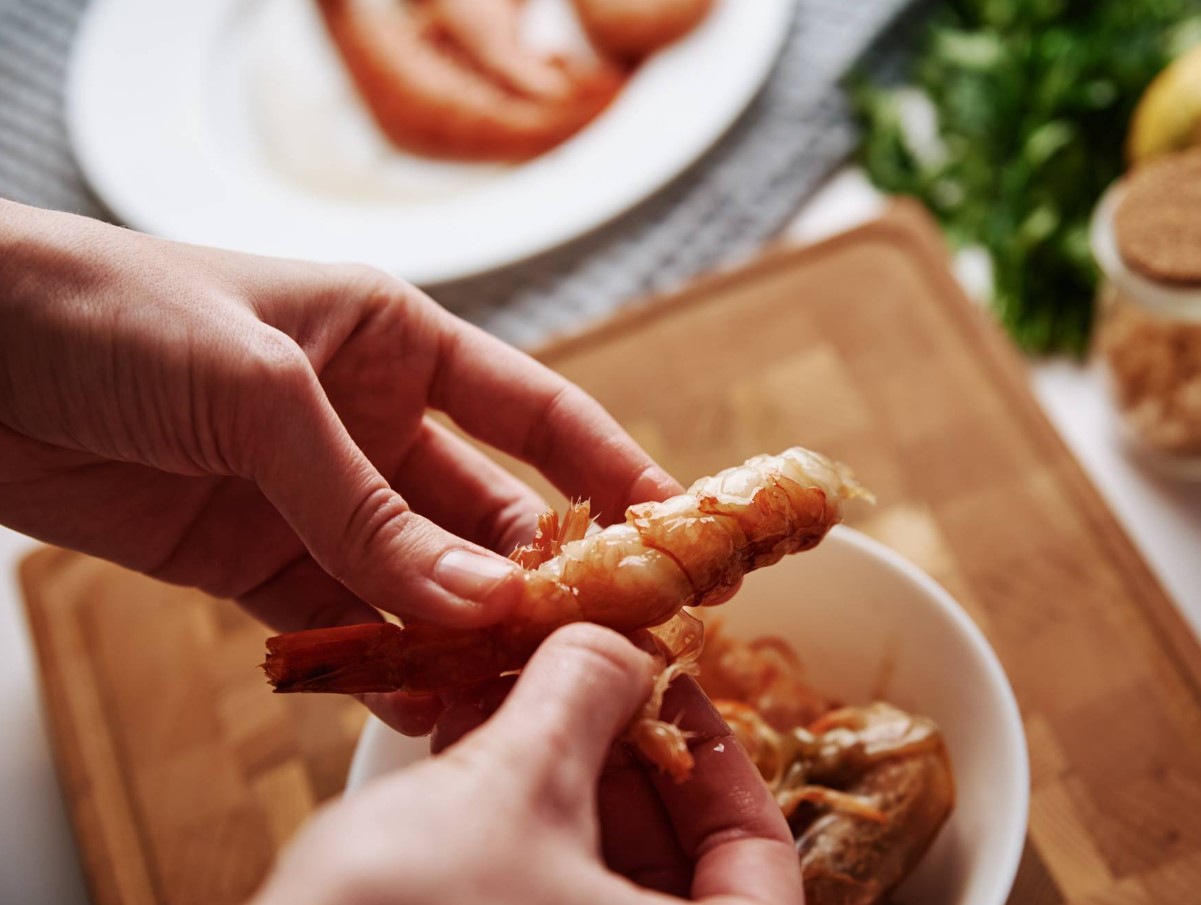Kuidas puhastada krevette 2 sekundiga: Norra kalurite „keerutamise” meetod