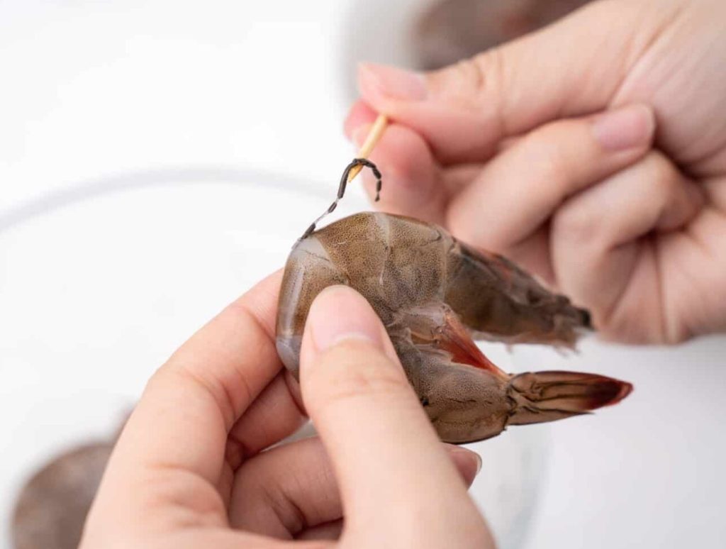 Kuidas puhastada krevette 2 sekundiga: Norra kalurite „keerutamise” meetod