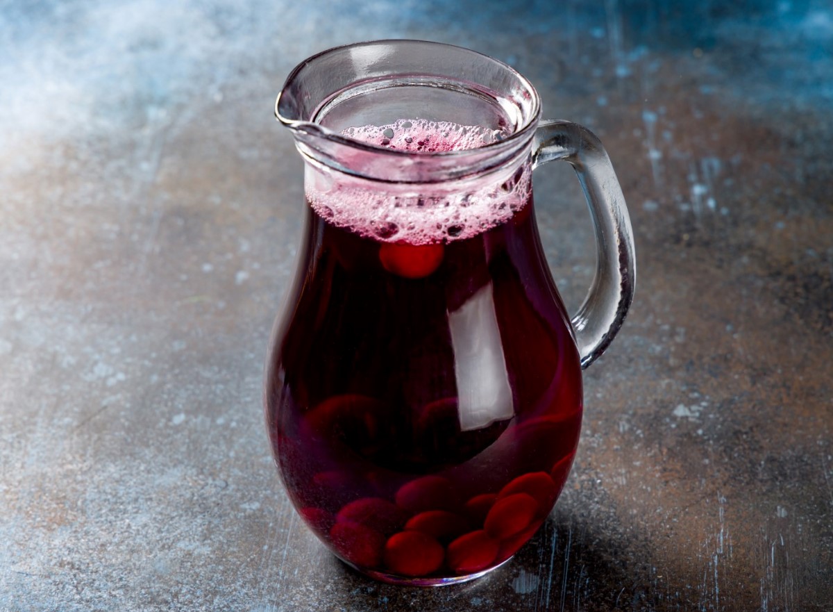 Miks kuivatatud puuviljade kompotti lisatakse natuke soodat: vana keemiline trikk, mis muudab joogi erksamaks