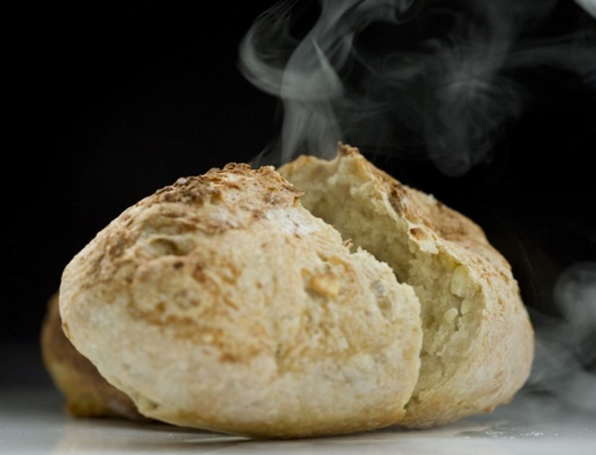 Miks kuum leib on ohtlik maole: arstid hoiatavad