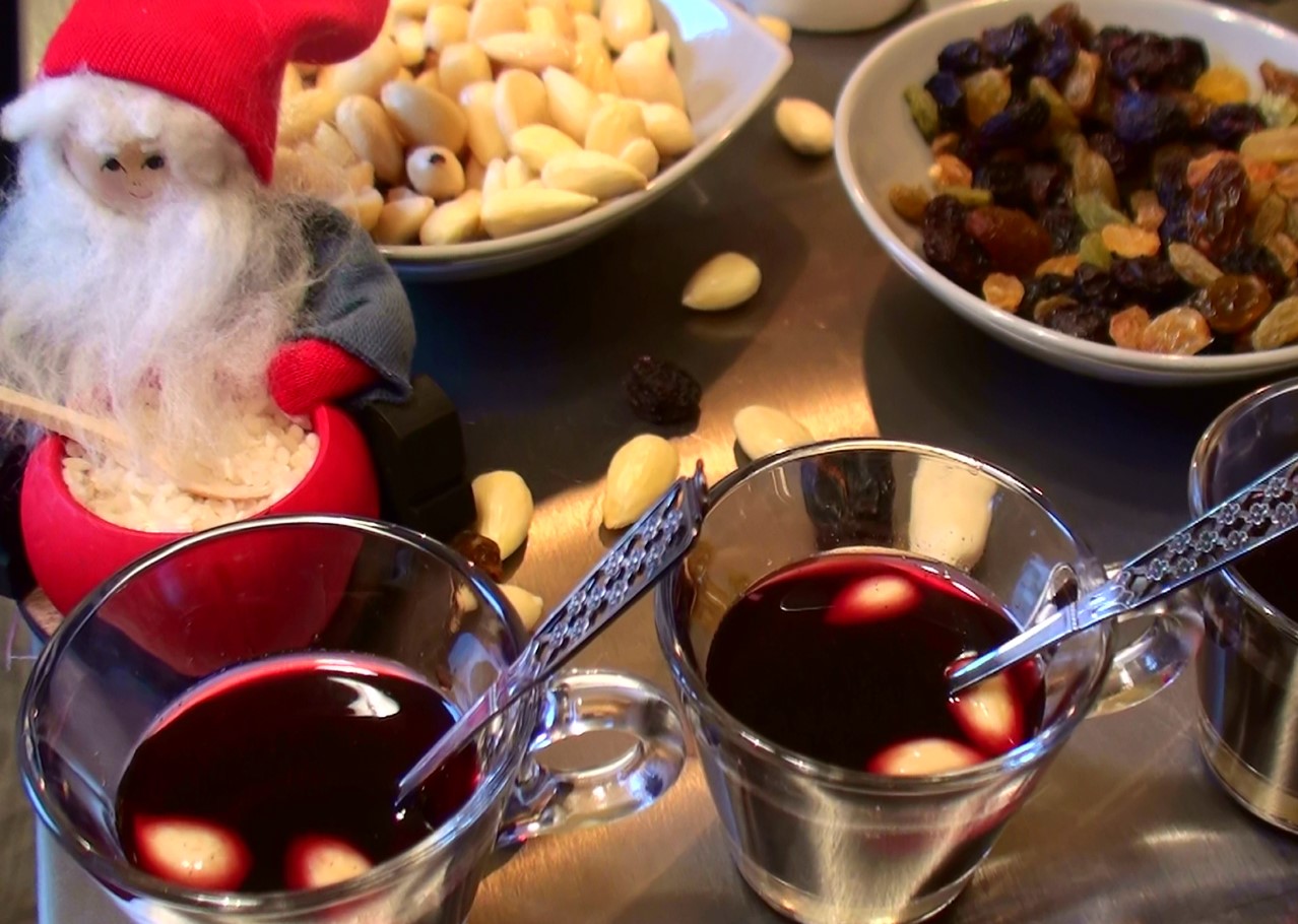 Talveõhtute hittjoogi retsept: jõhvika-kirsi glögi, mis teeb südame soojaks