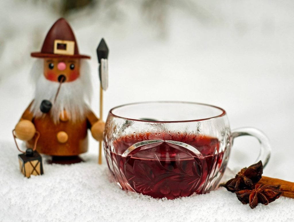 Talveõhtute hittjoogi retsept: jõhvika-kirsi glögi, mis teeb südame soojaks
