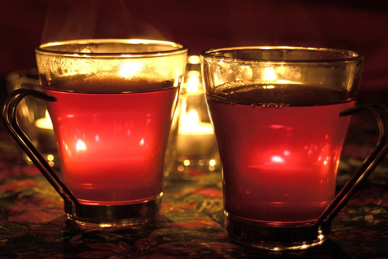 Talveõhtute hittjoogi retsept: jõhvika-kirsi glögi, mis teeb südame soojaks