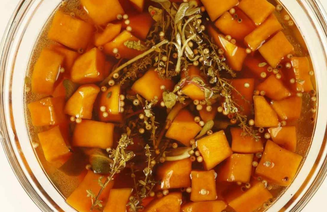 Soojendab paremini kui tee. Sügisene jook tšilli maitsega.