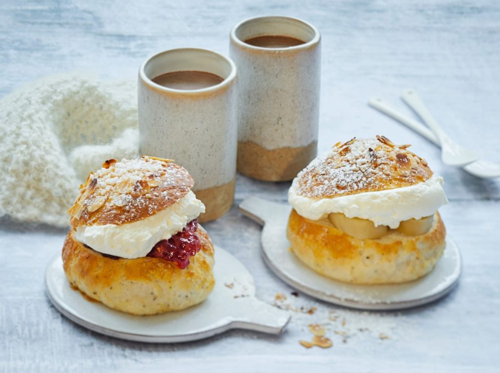 Punutud laskiaispulla: retsept maitsvate soome saiakeste valmistamiseks