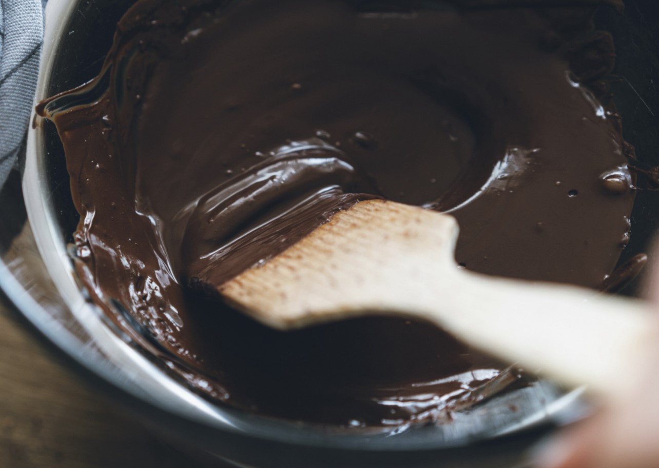 Kuidas sulatada šokolaadi mikrolaineahjus: ideaalse tekstuuri saladused