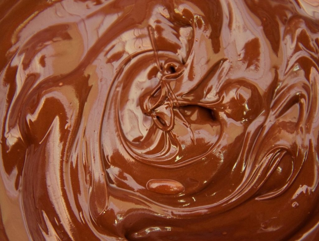 Kuidas sulatada šokolaadi mikrolaineahjus: ideaalse tekstuuri saladused