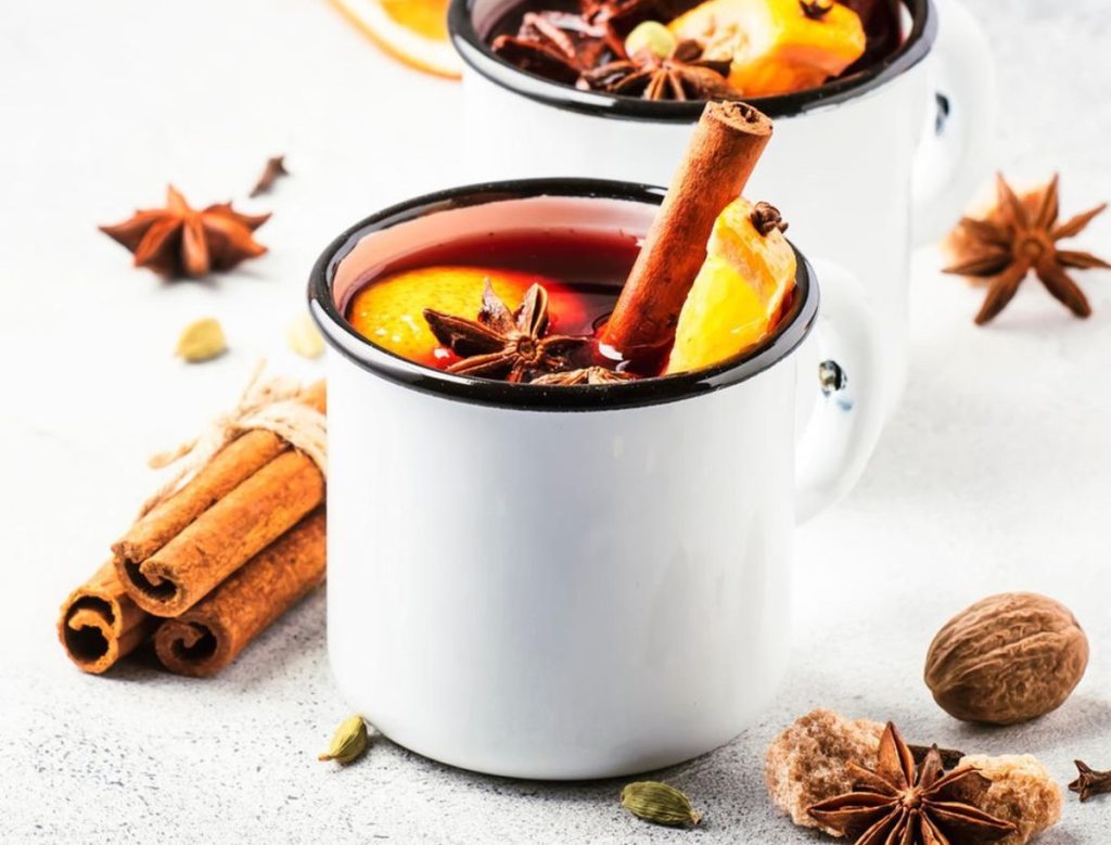 Valmistage omaenda mustikaglüntvein – lihtne ja imeline marjajook talveõhtuteks.