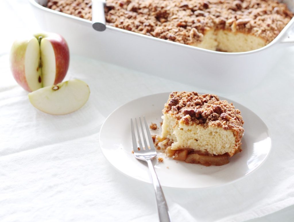 Õunte ja keefiri võlu: kerge ungari õunakook jõuludeks