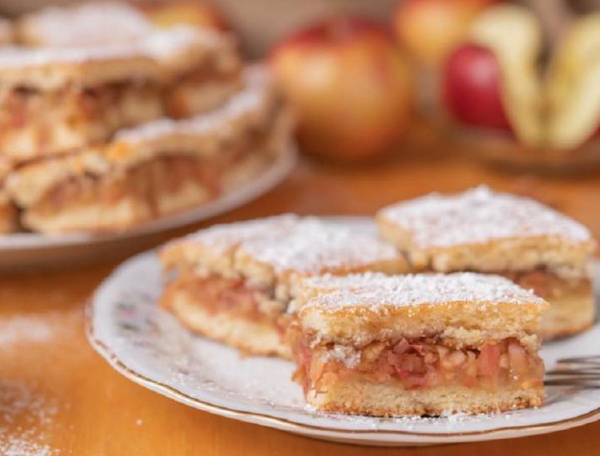 Õunte ja keefiri võlu: kerge ungari õunakook jõuludeks