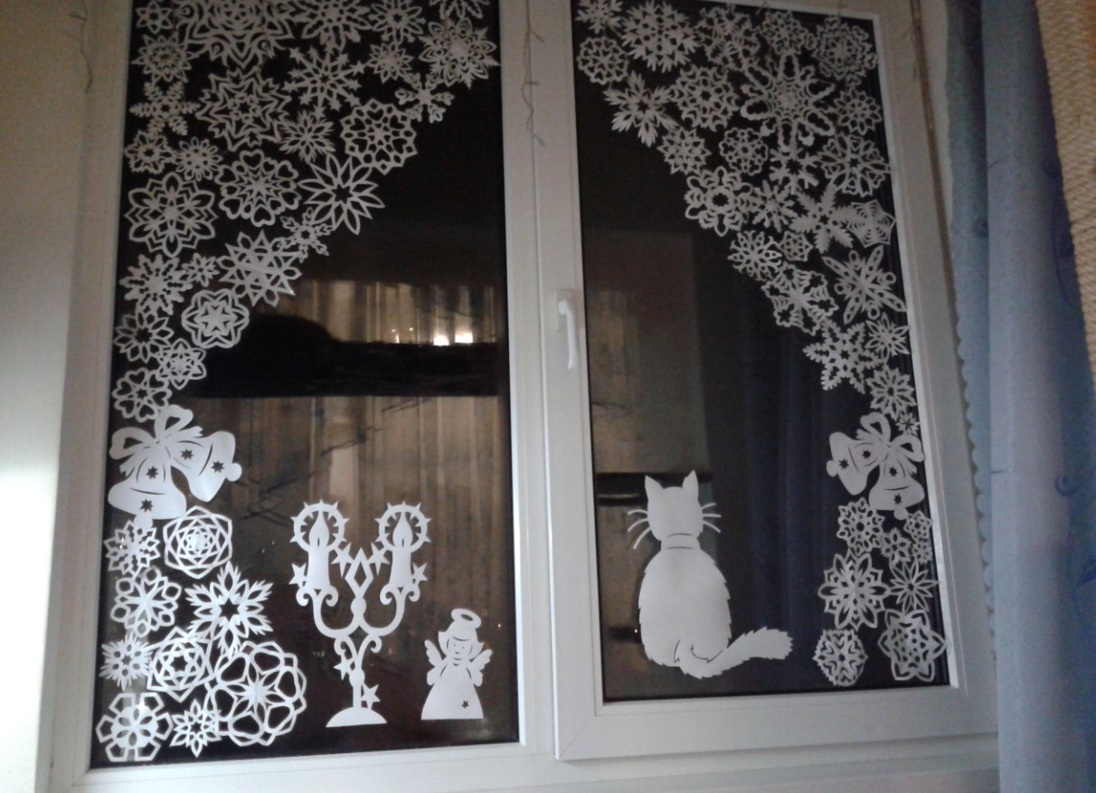 Aknad nagu talve muinasjutust: tee ise paberist pitsid