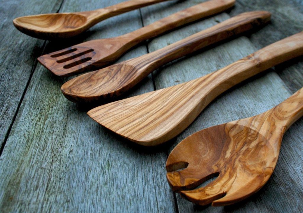 Naine leotas puulusikaid keevas vees – see vaatepilt ajendas mind sama tegema.