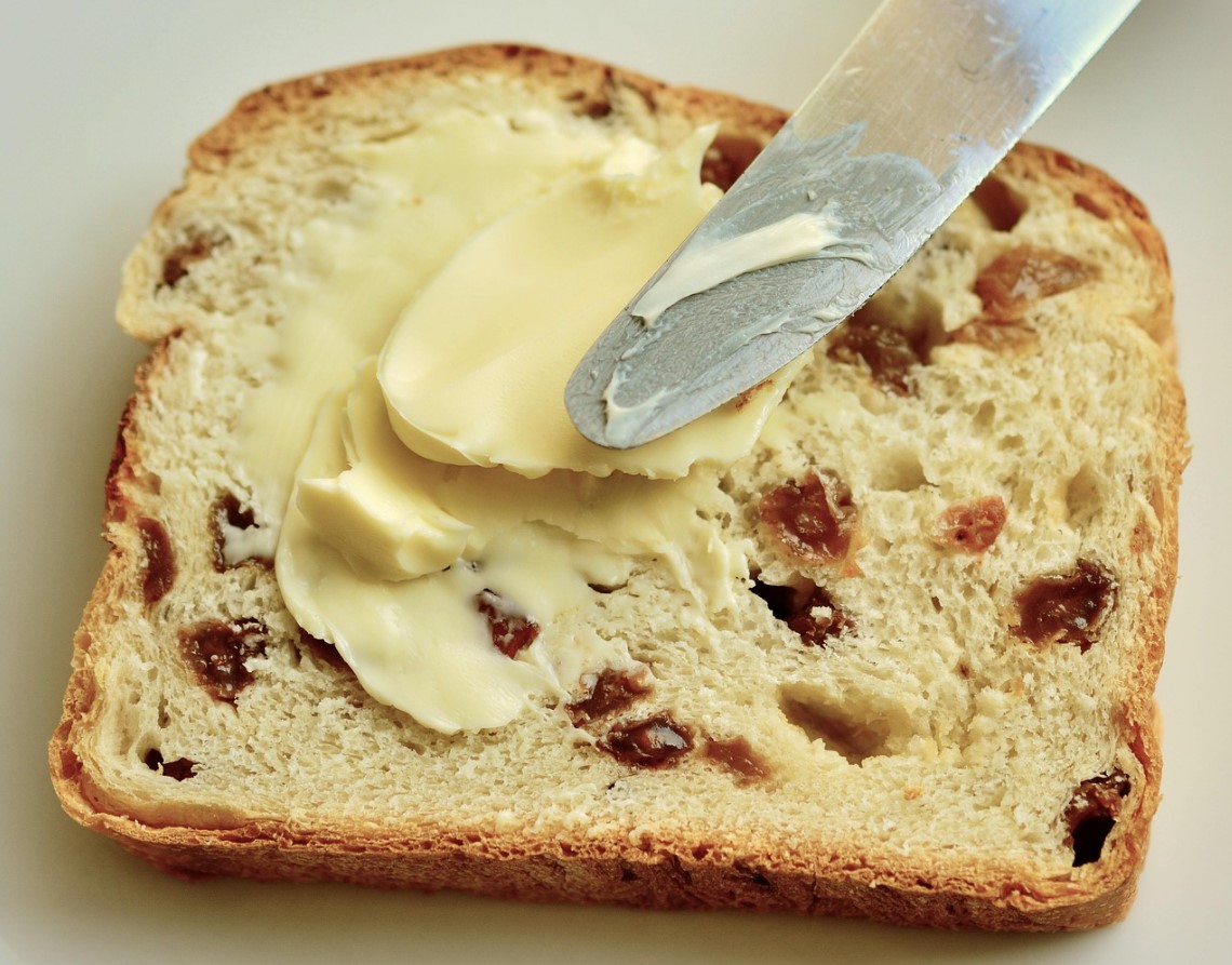 Miks rosinad vajuvad kooki põhja – ja kuidas seda vältida: rootsi nipp, mis toimib alati