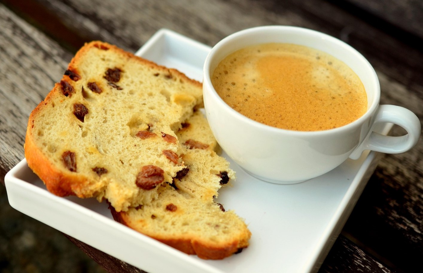 Miks rosinad vajuvad kooki põhja – ja kuidas seda vältida: rootsi nipp, mis toimib alati