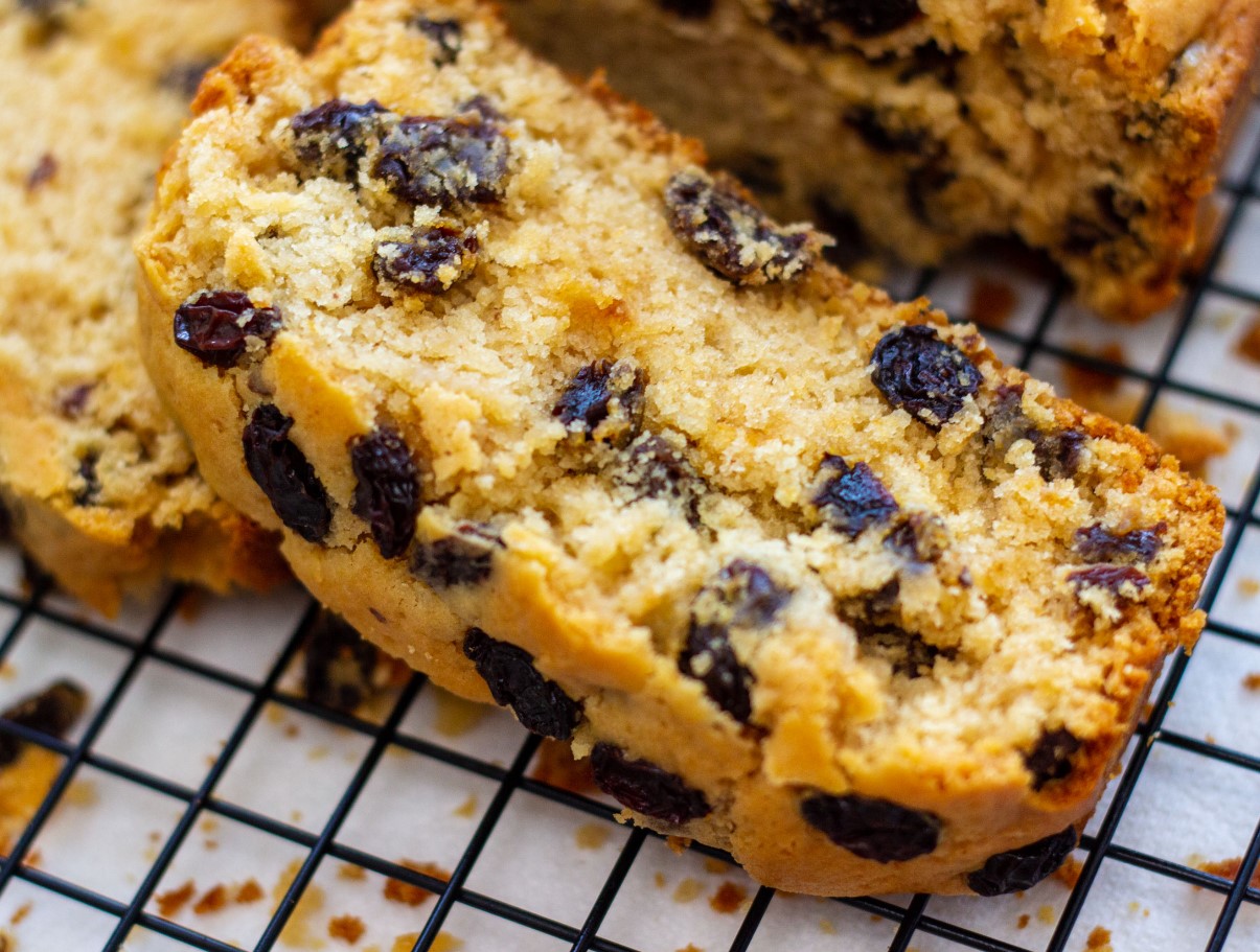 Miks rosinad vajuvad kooki põhja – ja kuidas seda vältida: rootsi nipp, mis toimib alati