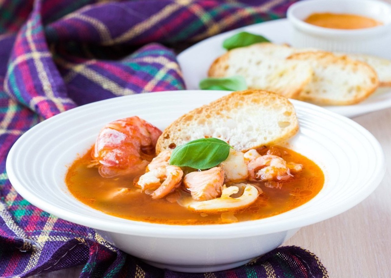Kala, homaari puljong ja rouille: prantsuse safraniaioli, mis sobib ideaalselt kalasupiga