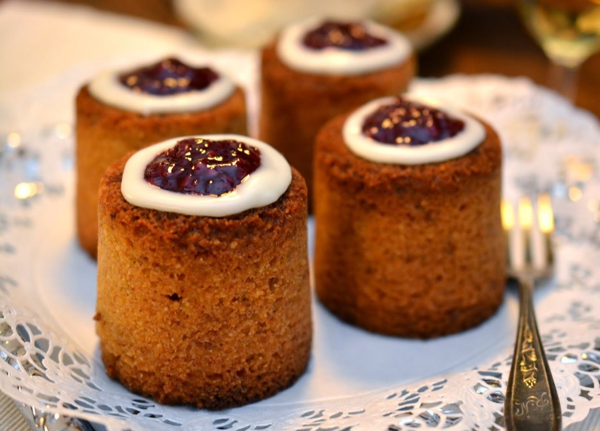 Kerged Runebergi koogid: vaja on ainult kaussi ja ahju