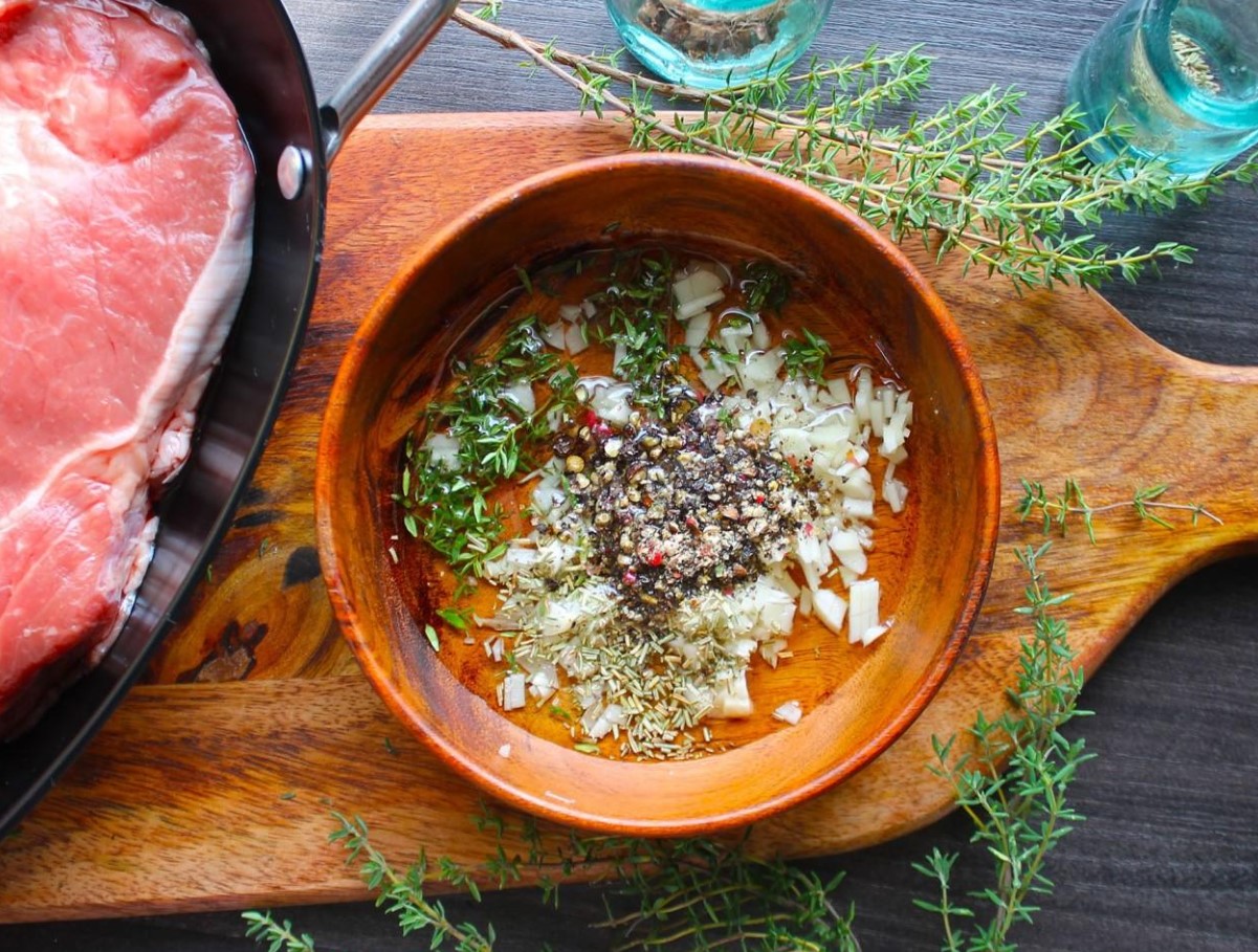 Millist teed kasutatakse Kaukaasia peredes šašlõki marinaadi valmistamiseks: iidne saladus õrna liha saamiseks