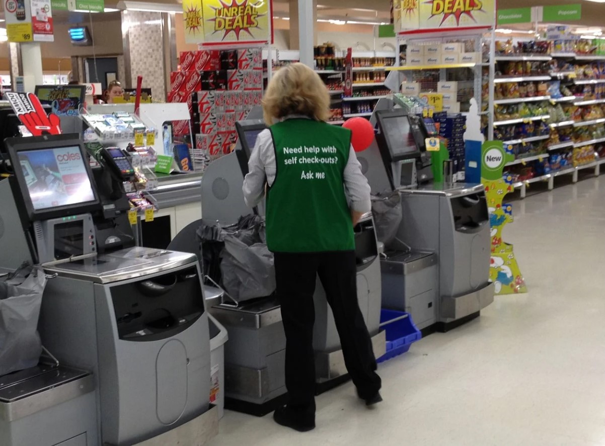 „Et skannida vanaema Inge kuponge“: supermarketiklient arvestab iseteeninduskassade vastastega