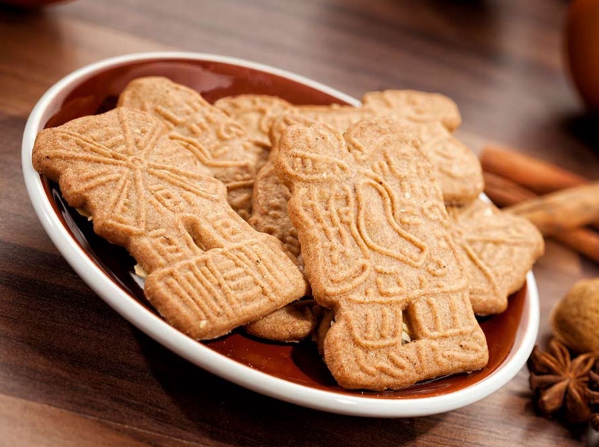 Spekulatius: kirssidega lamepirukas jõululõhnaga