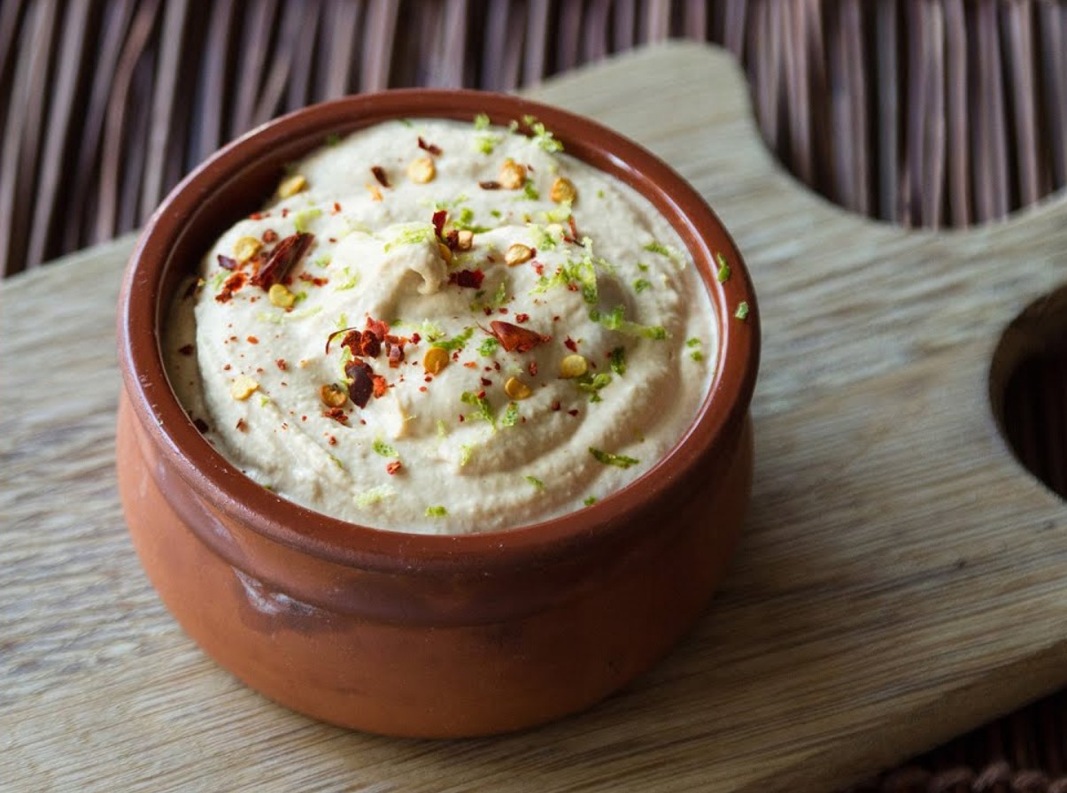 See tahini kaste sobib ideaalselt salatite, grillitud liha, falafeli või ahjus küpsetatud köögiviljade juurde.
