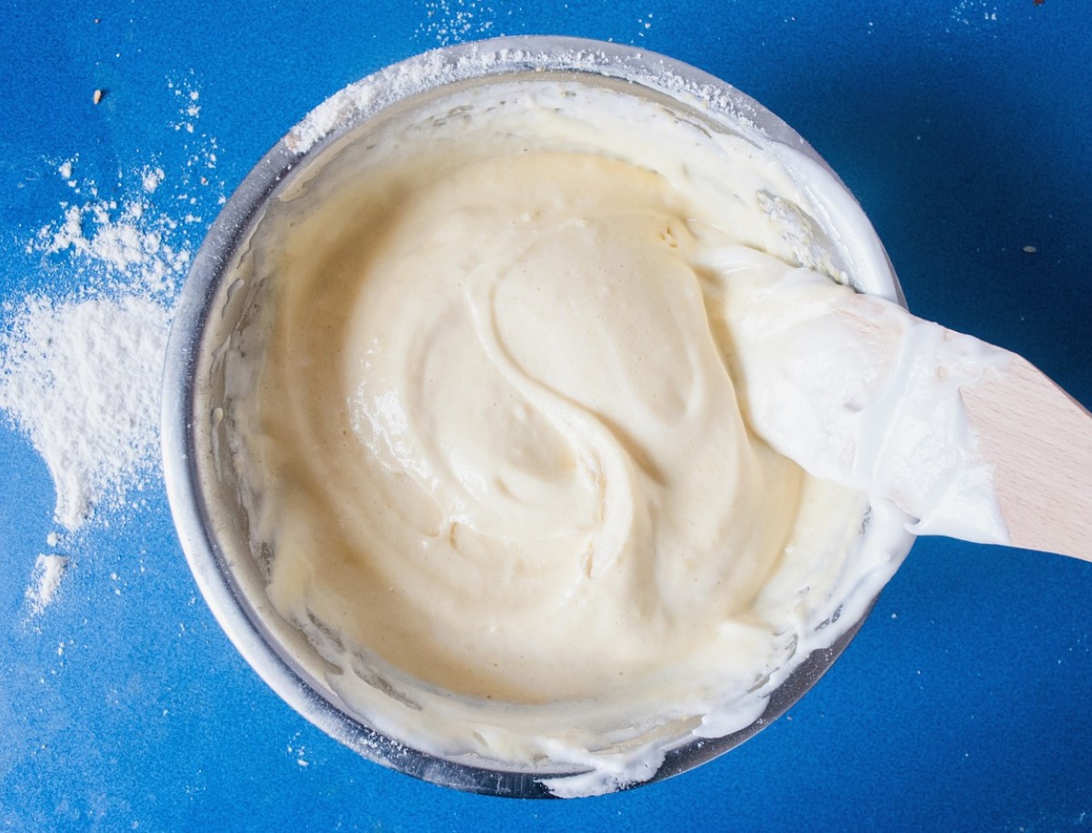 Lisa tainasse või asemel. See muutub kreemjaks ja kohevaks, ilma et oleks võimalik, et see jääks kõvaks.