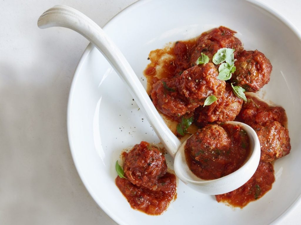 Jõulude maitsete harmoonia: veganistlikud baklažaani frikadellid koos õrna selleripüreega