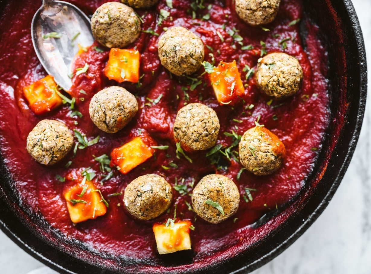 Jõulude maitsete harmoonia: veganistlikud baklažaani frikadellid koos õrna selleripüreega